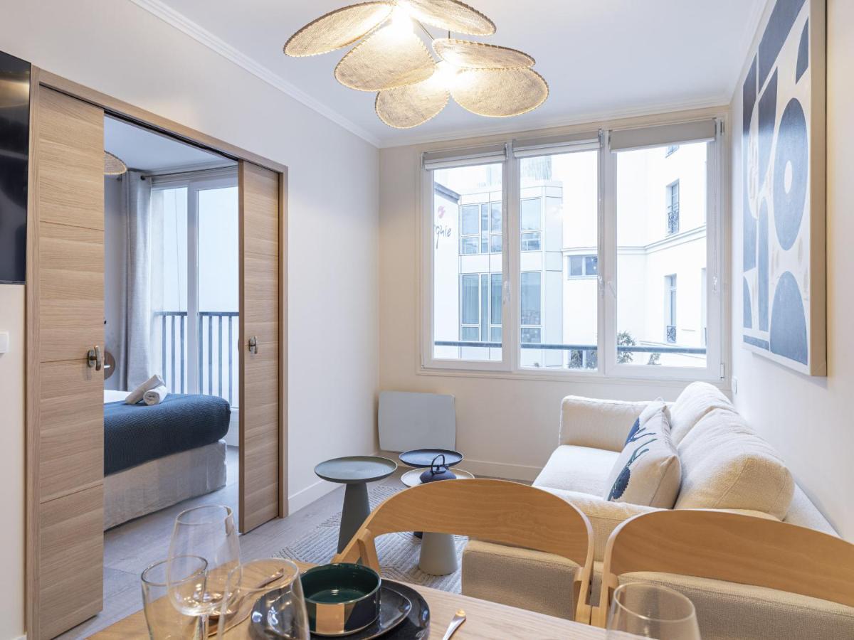 The Blue Suite On Champs Elysees Avenue Paris Extérieur photo